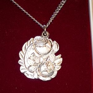 GORGEOUS RADIUM FINIS NECKLACE WITH PENDANT. 20"LONG